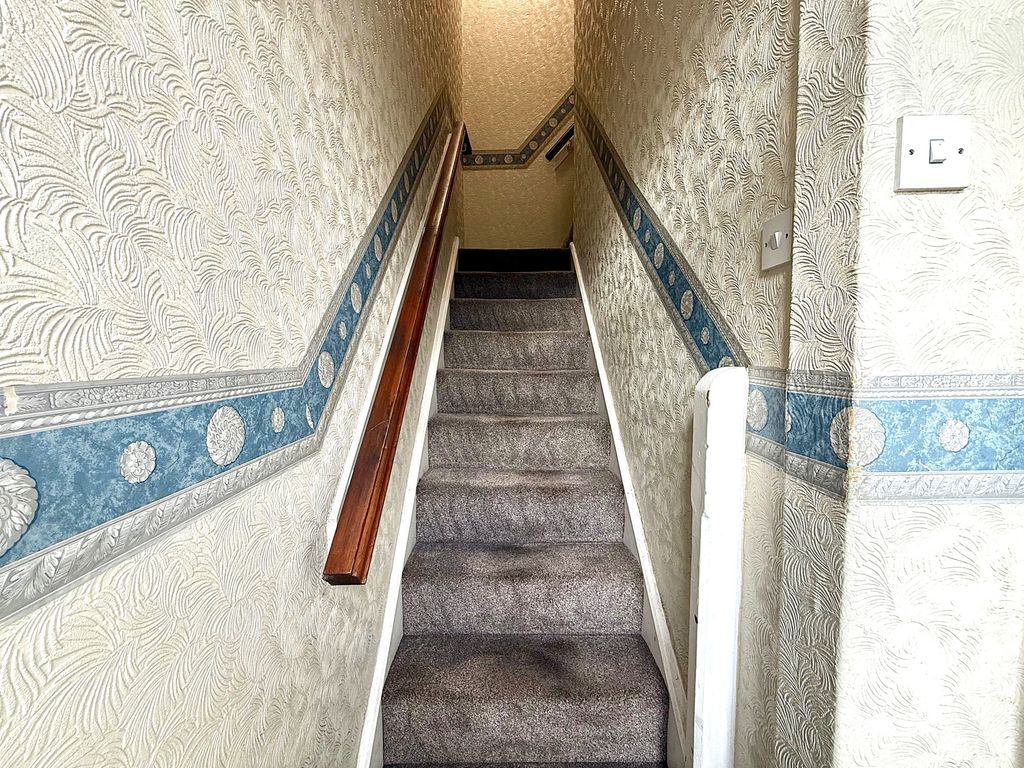 Property photo 2 of 25