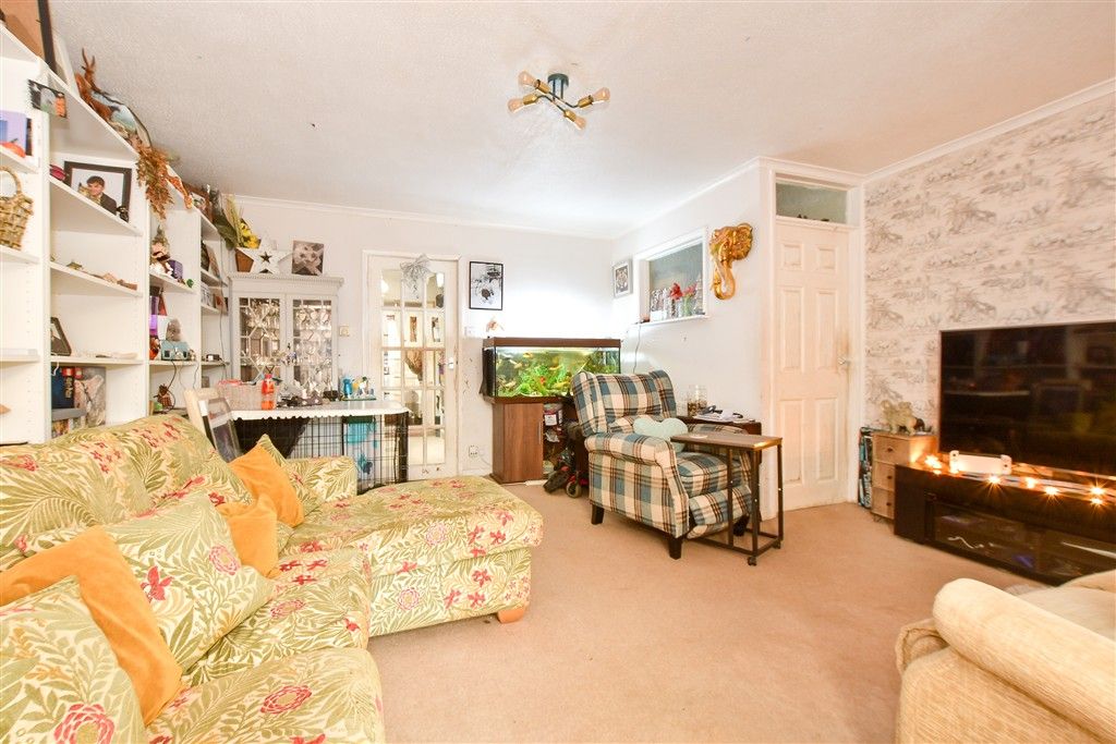 Property photo 2 of 8 Lounge