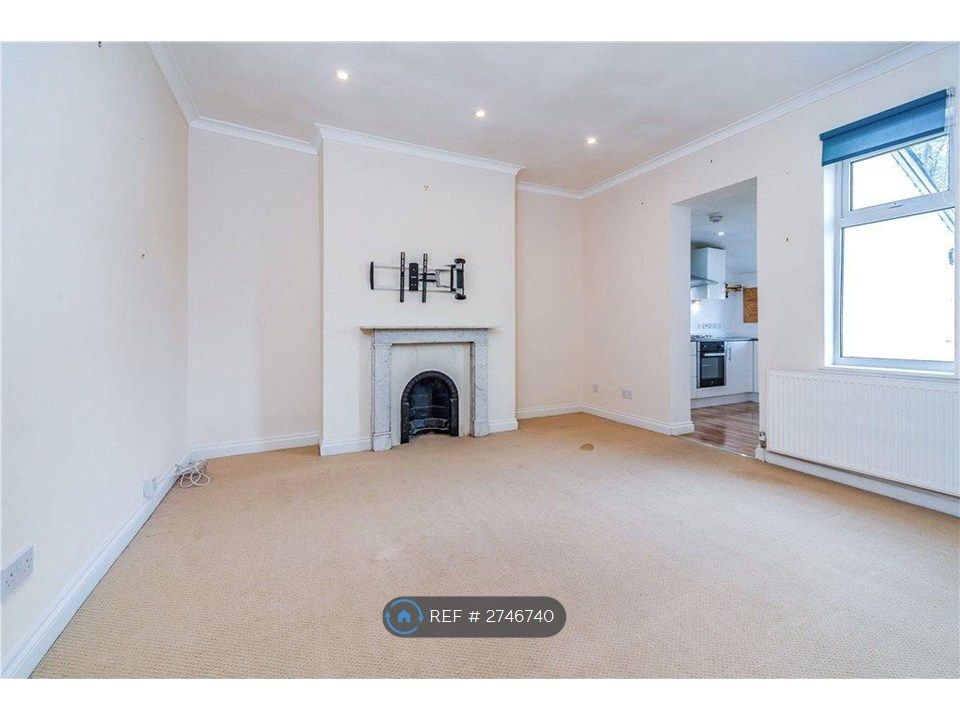 Property photo 2 of 13 Lounge