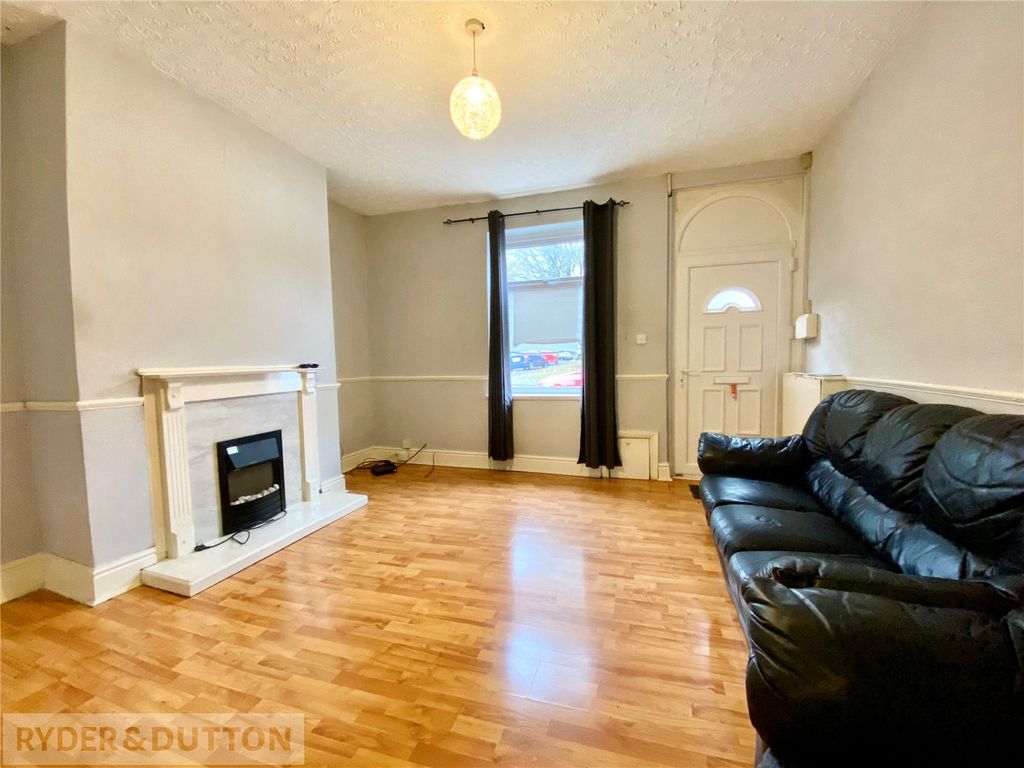 Property photo 2 of 11 Lounge