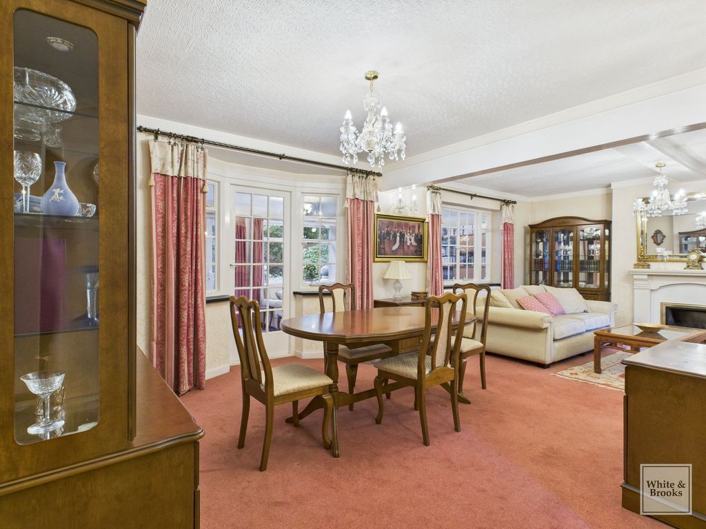 Property photo 2 of 27