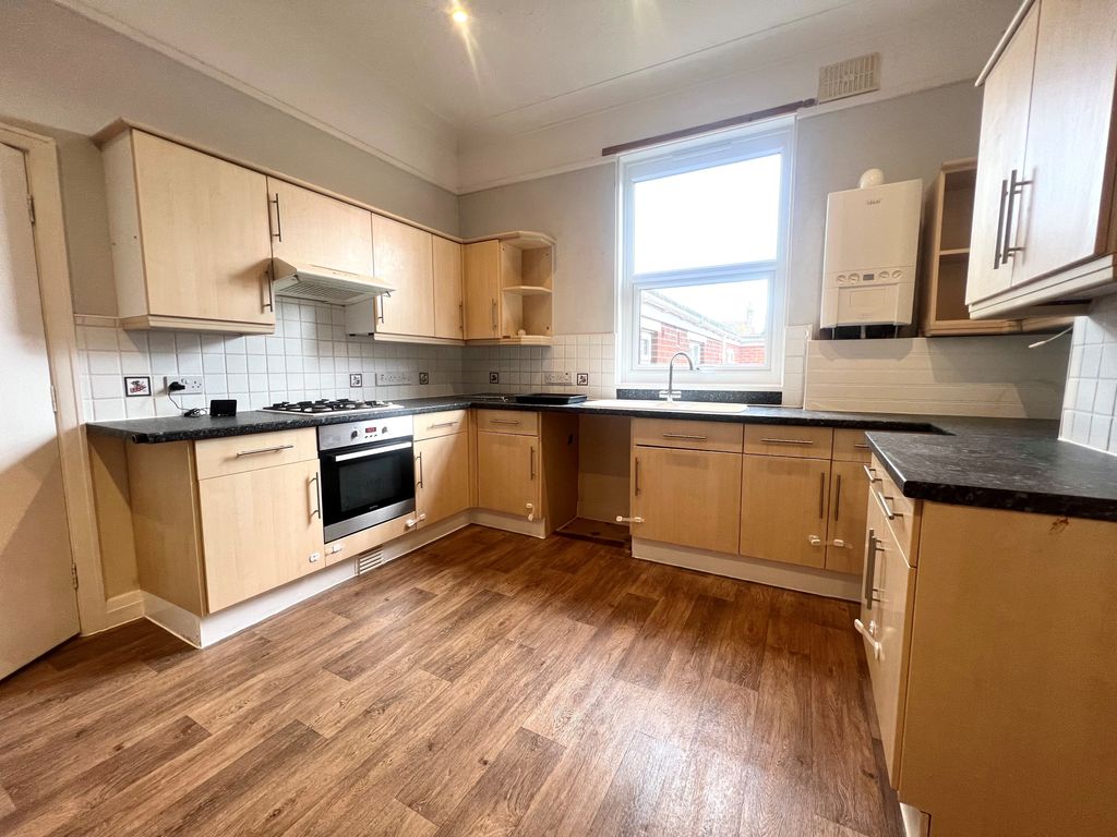 Property photo 2 of 9 Kitchen