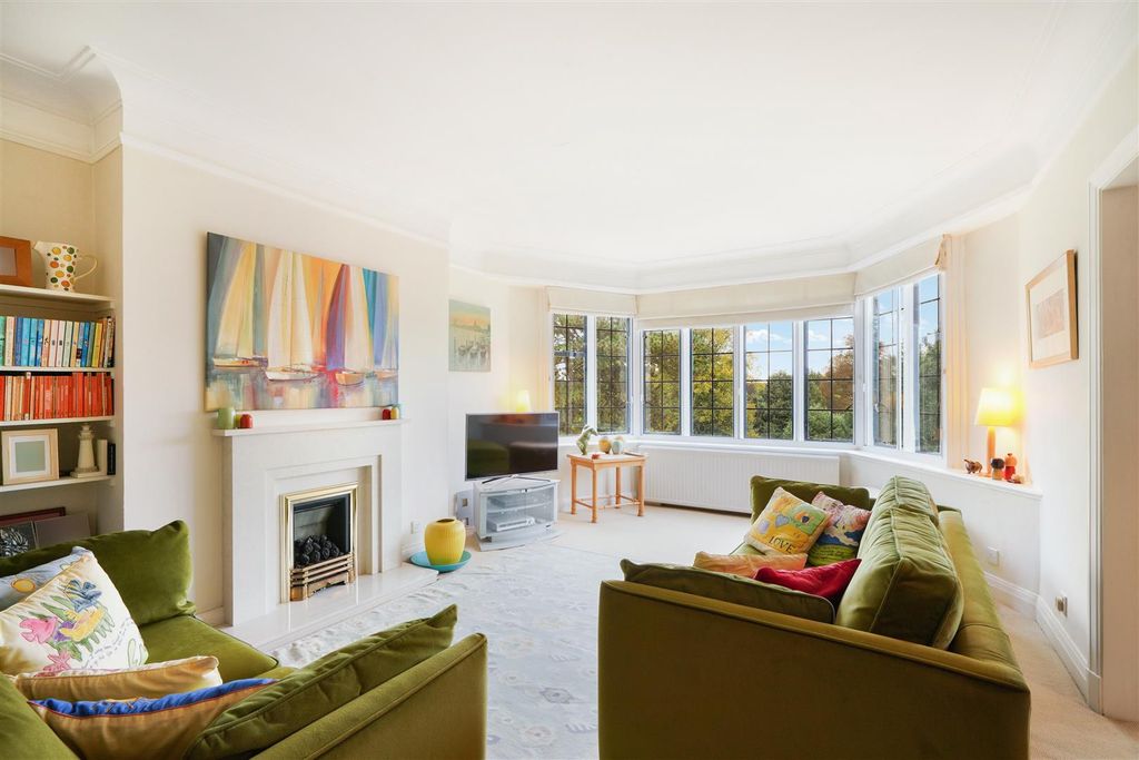 Property photo 2 of 18 Bede House