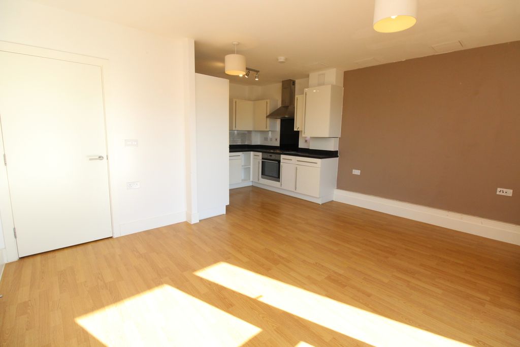 Property photo 3 of 10 Lounge/Kitchen