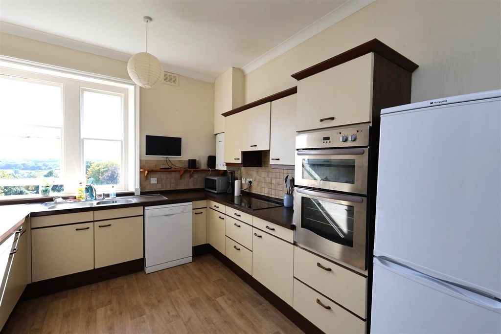 Property photo 3 of 20 Kitchen