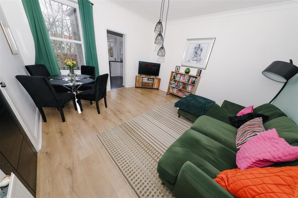 Property photo 2 of 10 B