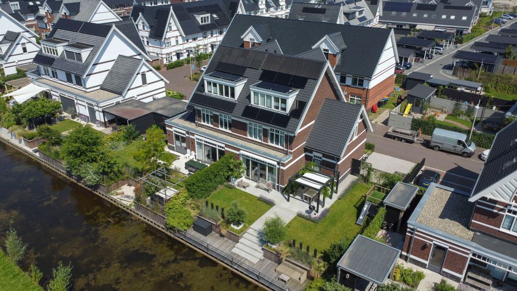 Property photo 2 of 48