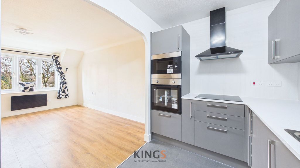 Property photo 3 of 12 Open Plan