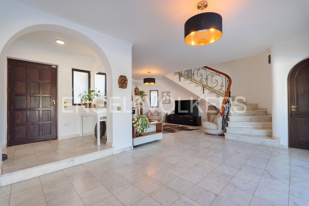 Property photo 3 of 45