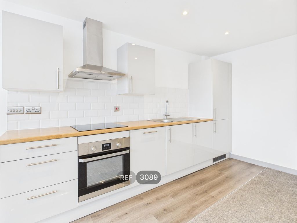 Property photo 1 of 16 Kitchen / Living Area