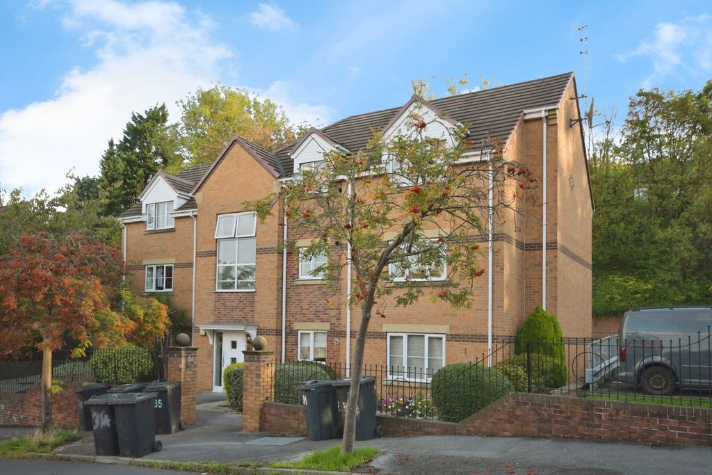 Property photo 1 of 17 External