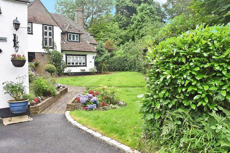 Property photo 2 of 19 Front Garden