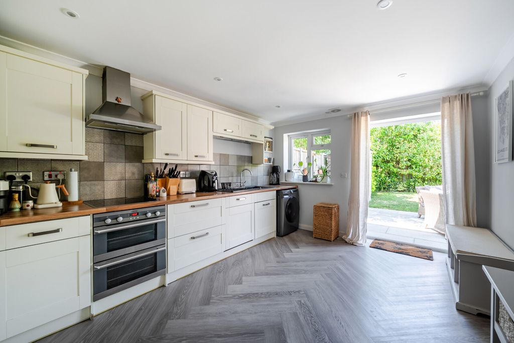 Property photo 3 of 15 1493029-11-6A54Fe...
