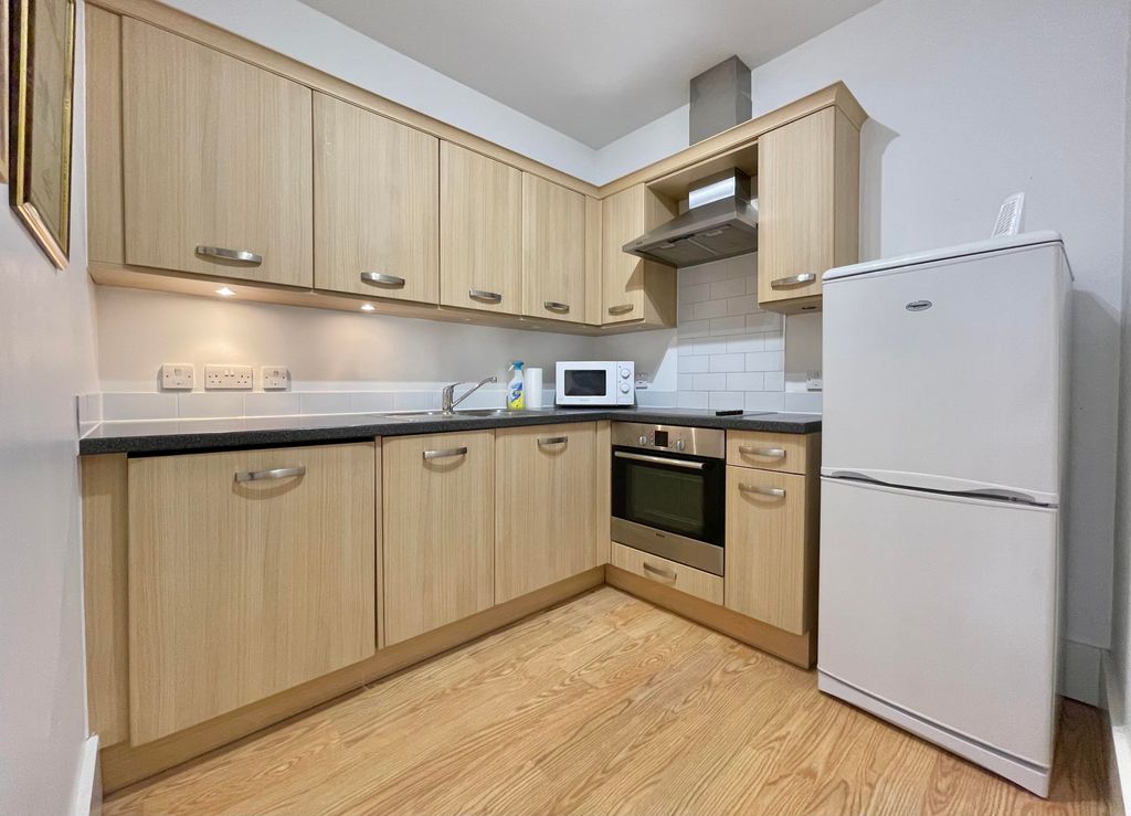 Property photo 3 of 6 Kitchen