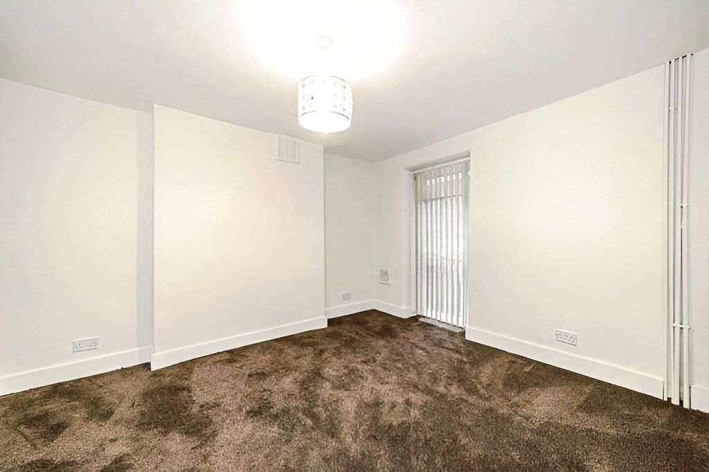 Property photo 3 of 8 Bedroom