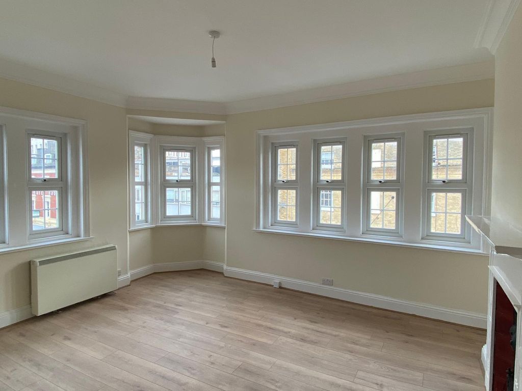 Property photo 3 of 4 Living Room