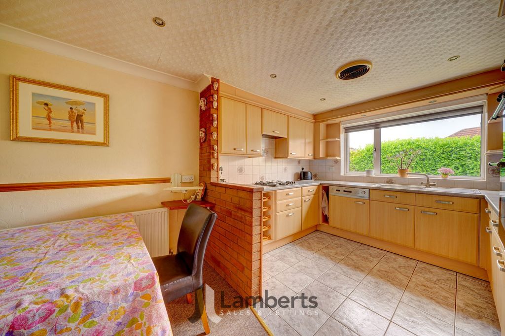 Property photo 3 of 18 Kitchen/Breakfast Room