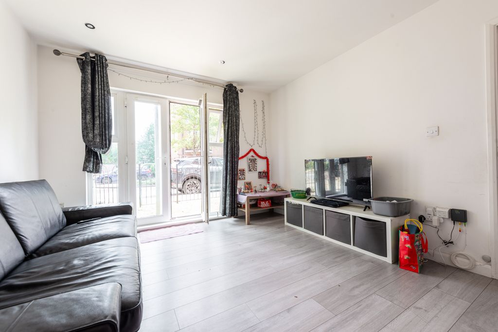 Property photo 2 of 34