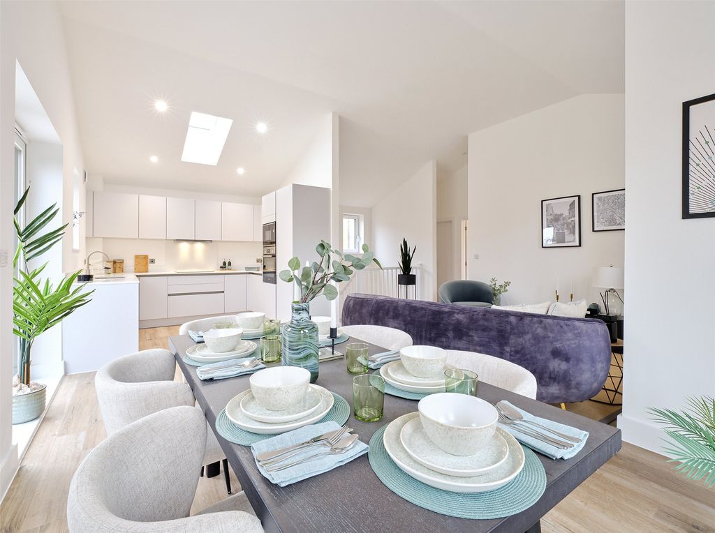 Property photo 3 of 12 Dining Area