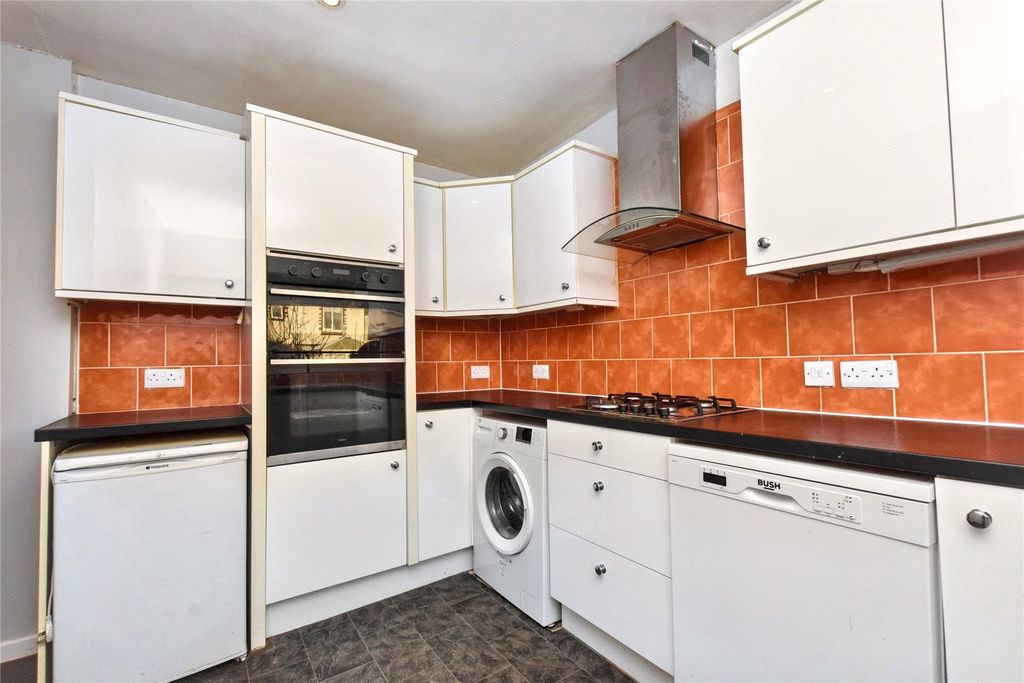 Property photo 2 of 25 Picture No. 16
