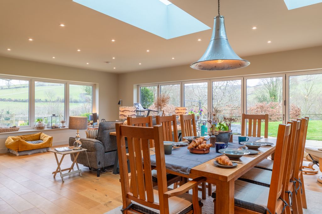 Property photo 2 of 35 Picture No. 05