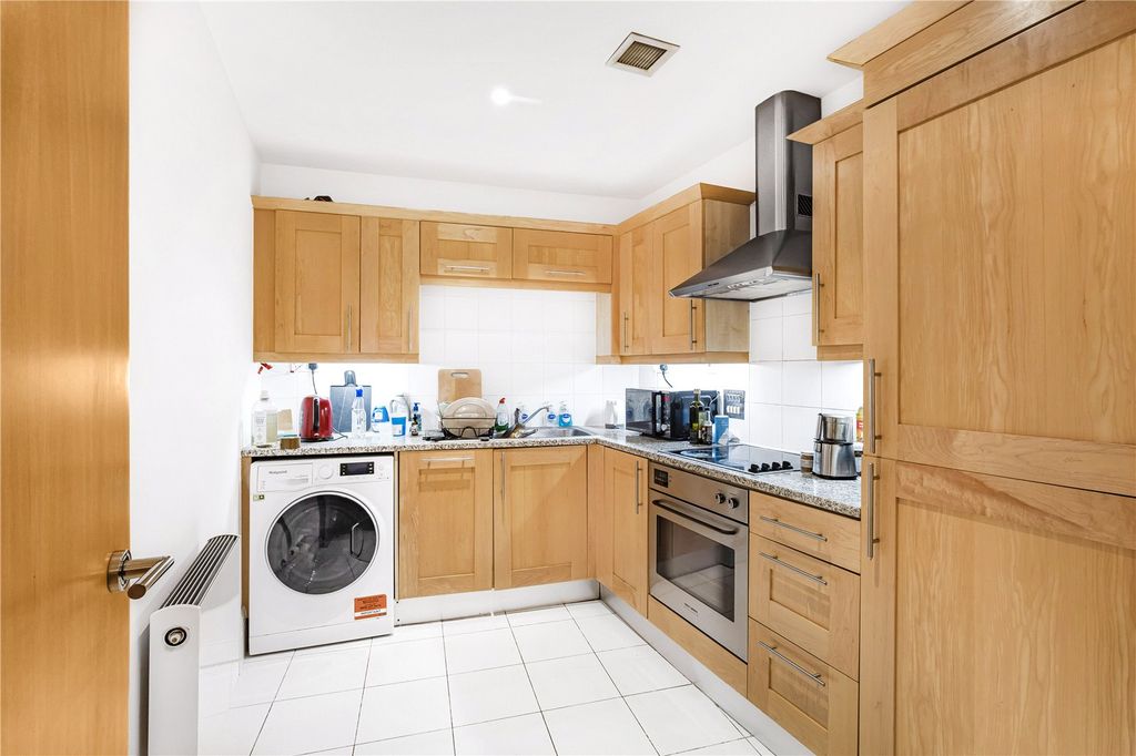 Property photo 3 of 9 Kitchen