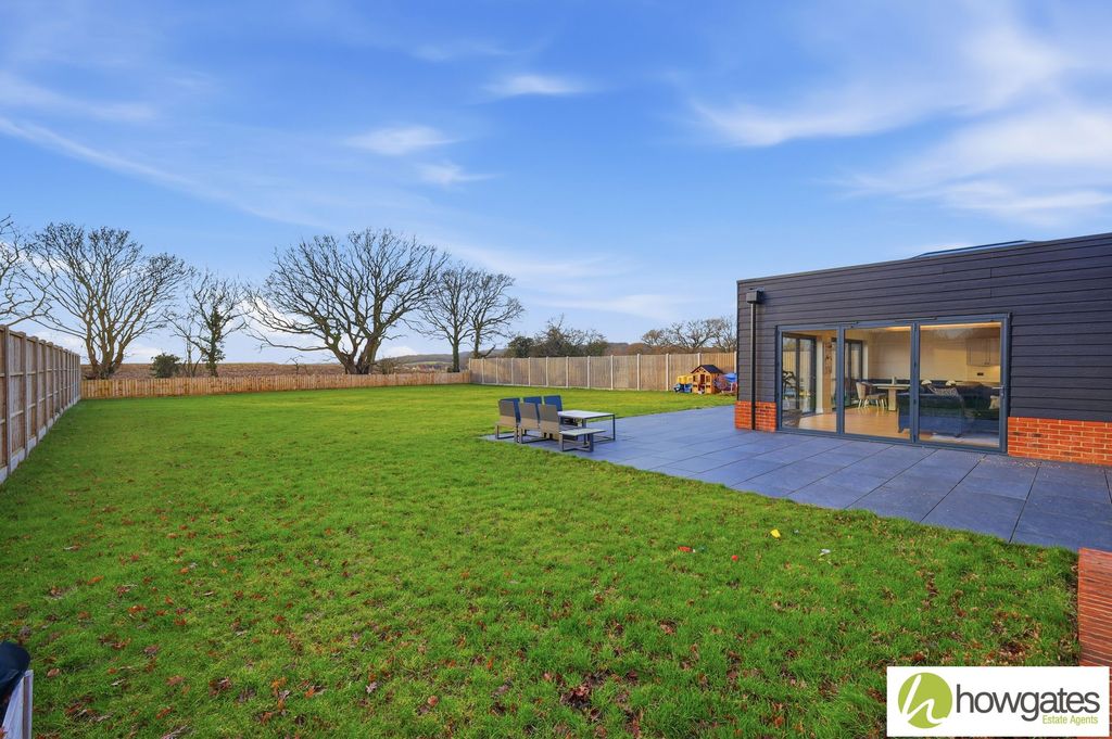 Property photo 3 of 37