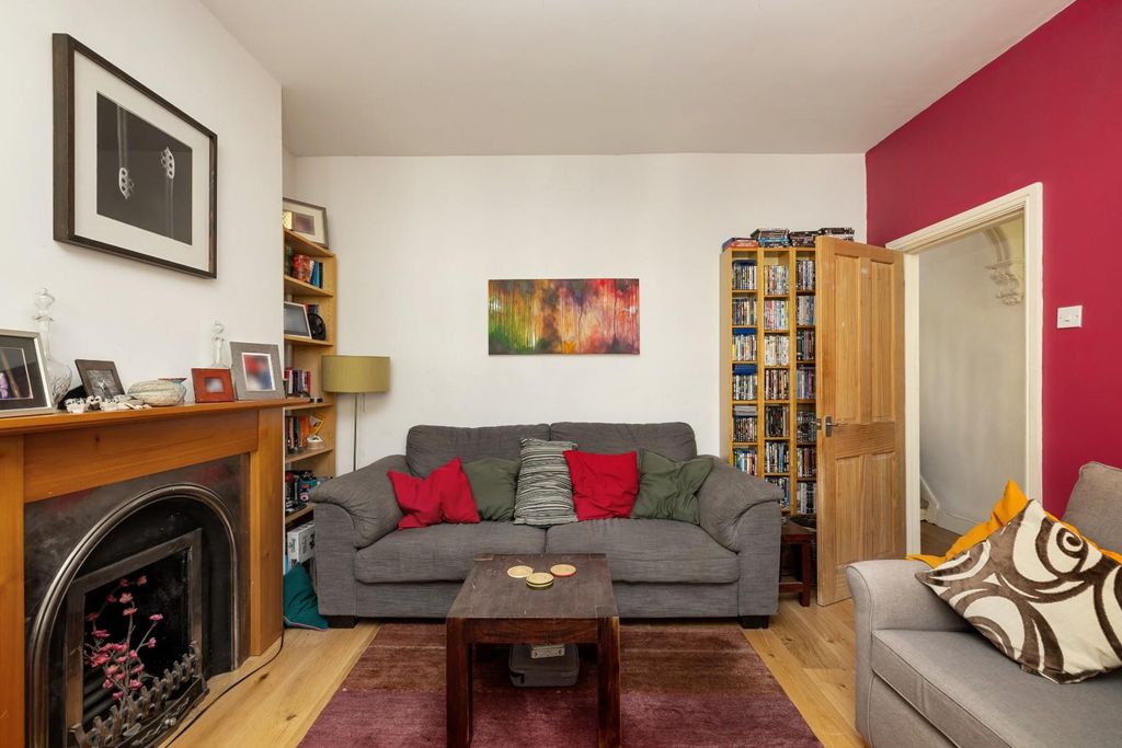 Property photo 3 of 25 Char8913.Jpg