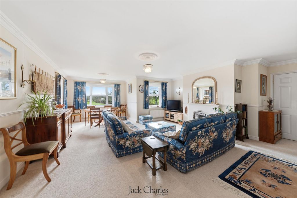 Property photo 2 of 27 23 Hildenbrook Farm-19.Jpg