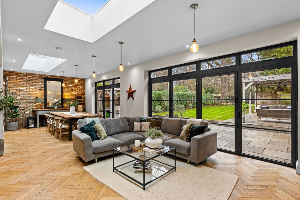 Property photo 2 of 40