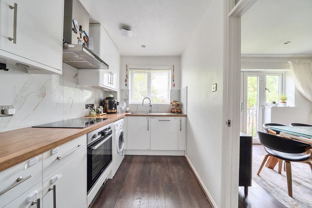 Property photo 3 of 27 1464074-15-6A0B13...
