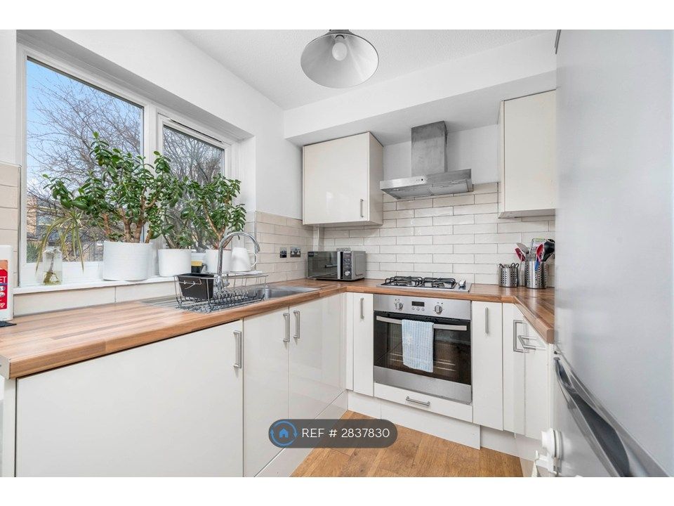 Property photo 2 of 9 Kitchen