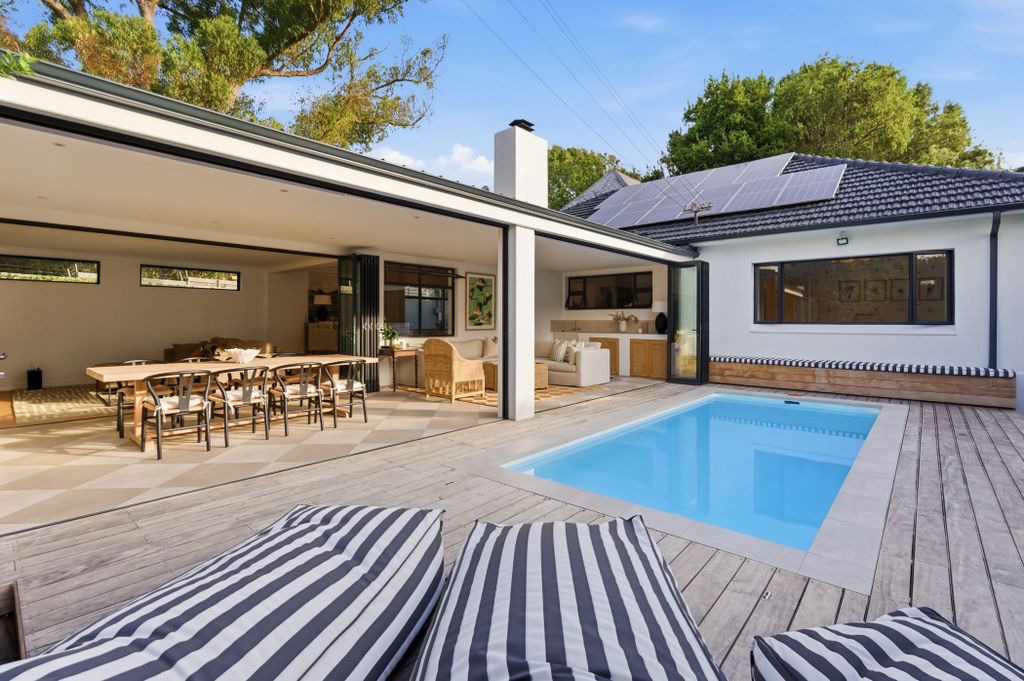 Property photo 1 of 38 Kw1734384