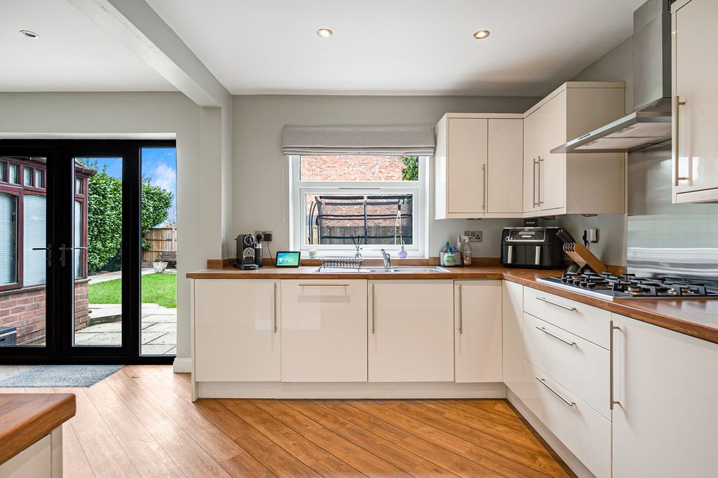 Property photo 3 of 26