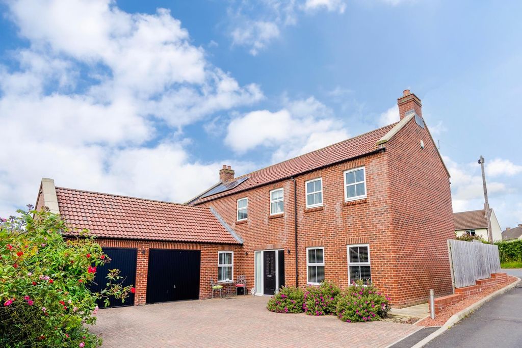 Property photo 1 of 13 External