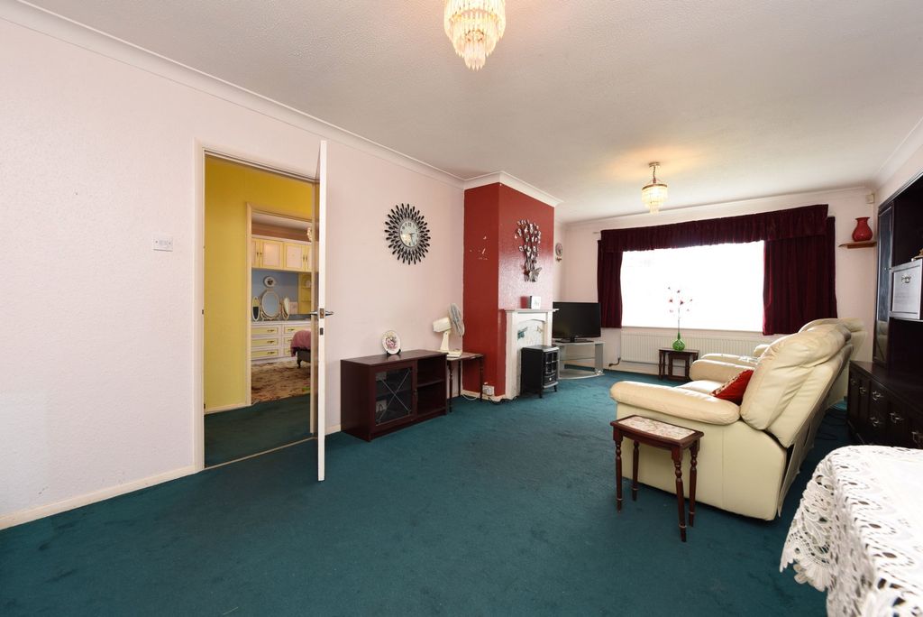 Property photo 2 of 20