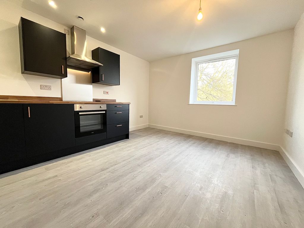 Property photo 3 of 11 Kitchen