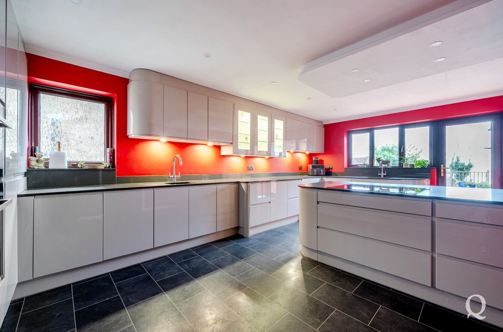 Property photo 3 of 36 1B2E7d2c-383E-459...