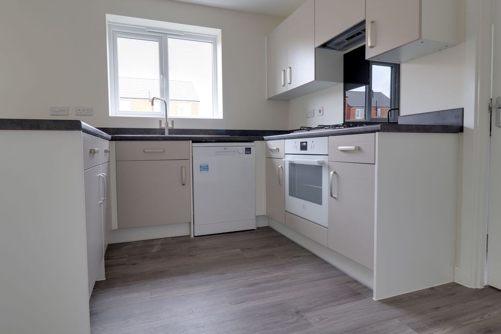 Property photo 3 of 16 Kitchen