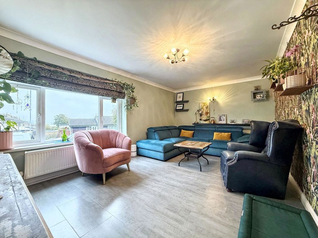 Property photo 3 of 32