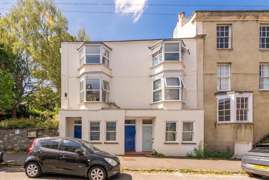 Property photo 1 of 16 Flat-4-9-11-Kingsdown Parade-Bs6-5Ue-16.Jpg