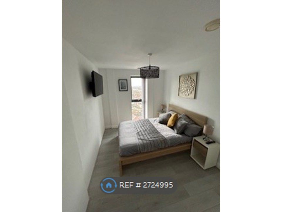 Property photo 2 of 8 Bedroom