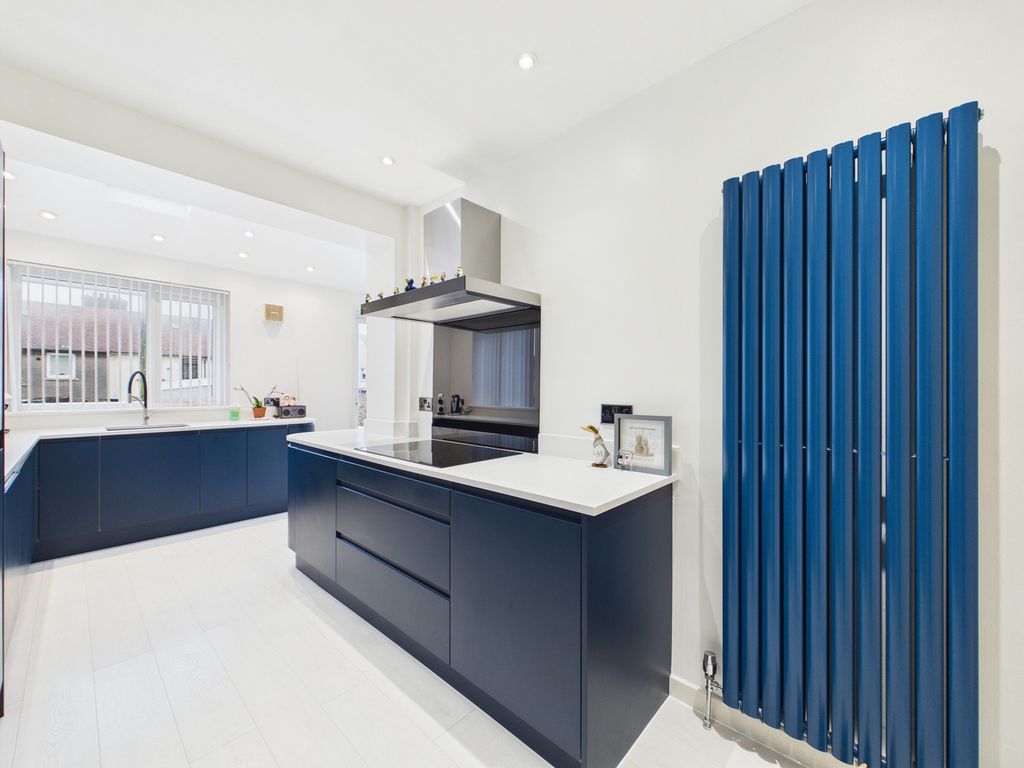 Property photo 3 of 28