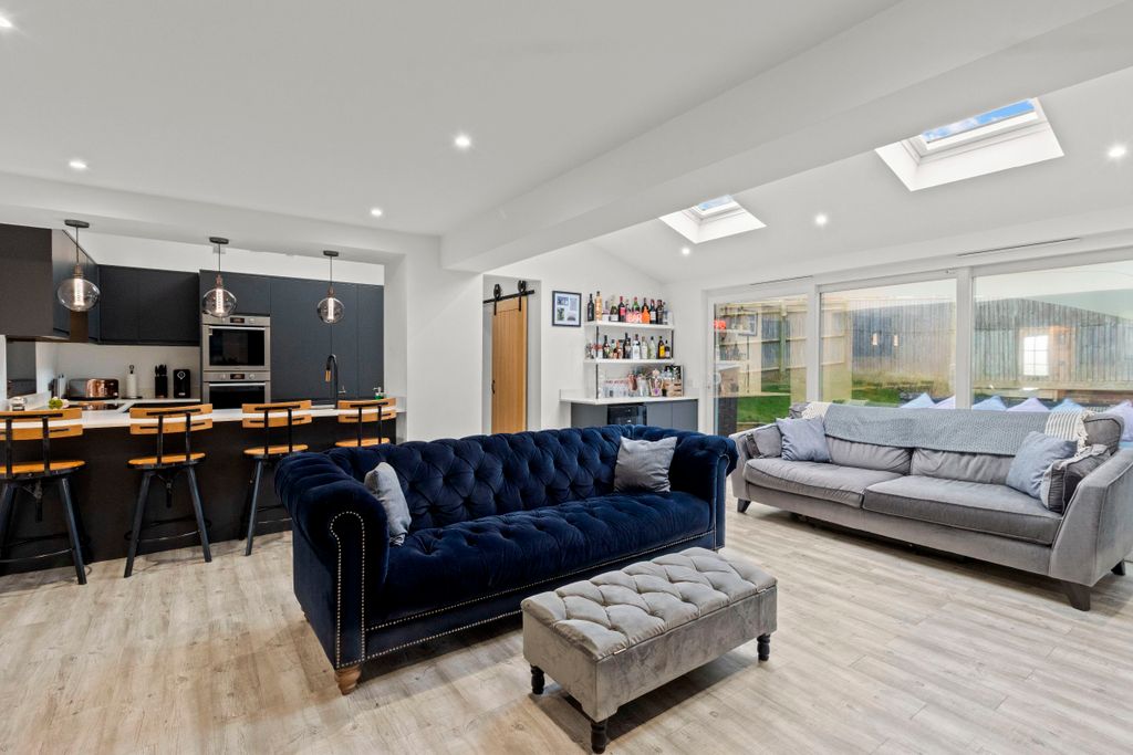 Property photo 2 of 36