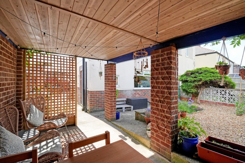 Property photo 2 of 24 Garden Room