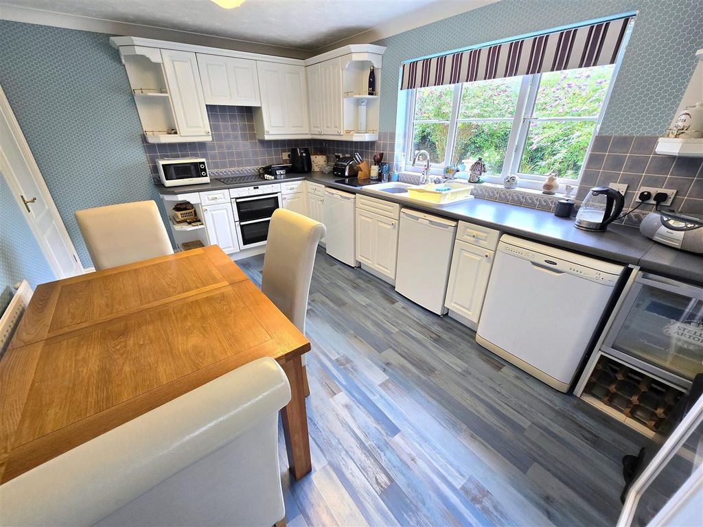 Property photo 2 of 18 Kitchen/Diner