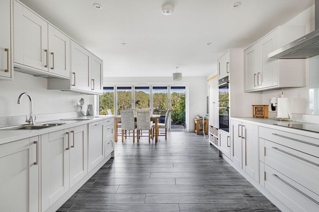 Property photo 2 of 23