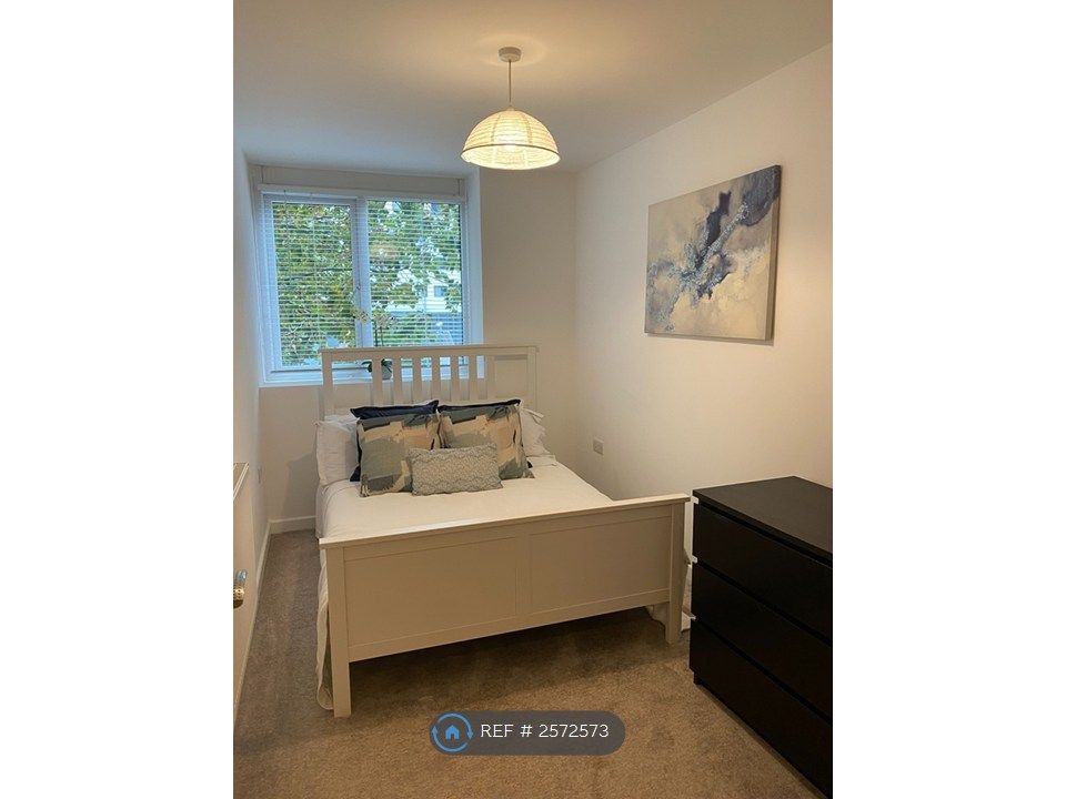 Property photo 3 of 7 Bed 2