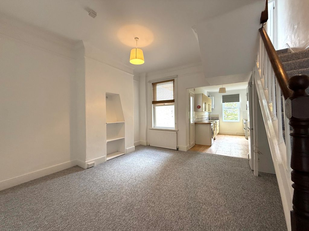 Property photo 3 of 21 8