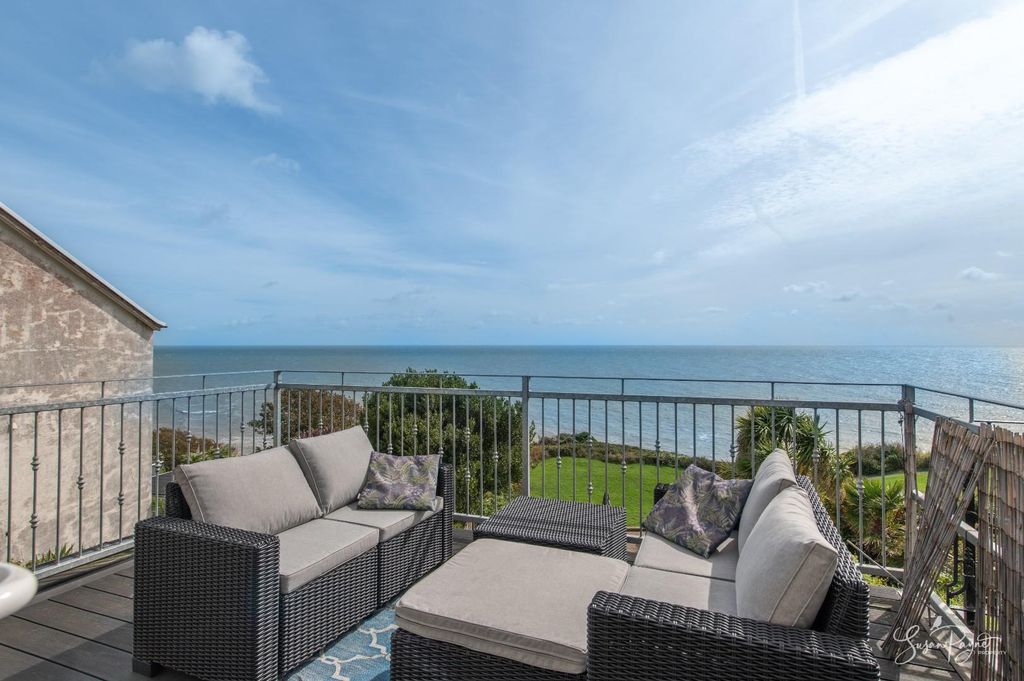 Property photo 1 of 32 Balcony